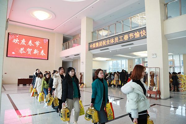 Shandong Lvbei Distribute Spring Festival Welfare For The Employees