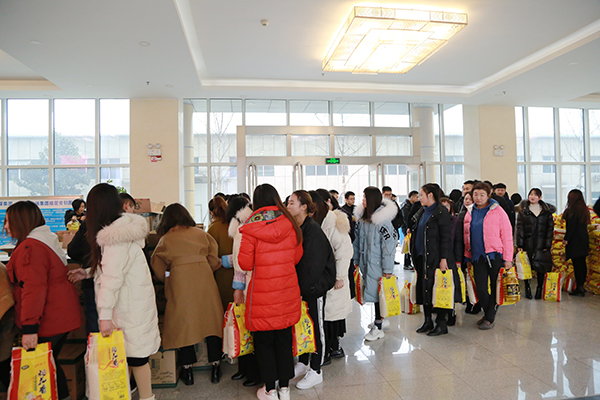 Shandong Lvbei Distribute Spring Festival Welfare For The Employees