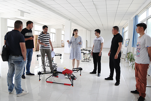 Warmly Welcome Ukrainian Merchants To Visit Shandong Lvbei For Purchase Agriculture Drone