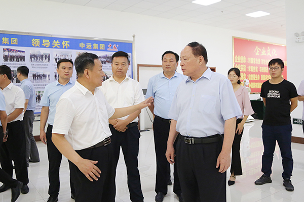 On the morning of July 17,Shandong Provincial Statistics Bureau Deputy Director Zhou Zun Kao, Data Center Director Cao Huifeng, Deputy Director Wang Hui, Deputy Senior engineer Zhang Huaifeng accompanied by the leaders of the Jining City Statistics Bureau visiting Shandong Lvbei to visit and inspect the big data innovation pilot work, Shandong Lvbei Chairman Qu Qing, General Manager Han Yong, Group Executive Deputy General Manager And General Manager Of E-Commerce Company Li Zhenbo, Executive Deputy General Manager Fan Peigong, Group Party Committee Deputy Director Guan Chenghui and other leaders accompanied the reception.